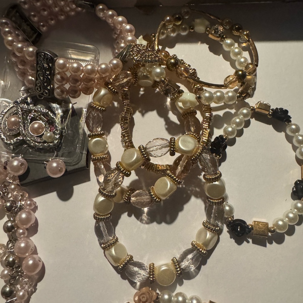 Mystery bag/jar Elegant Pearl and Gold Bracelet Set